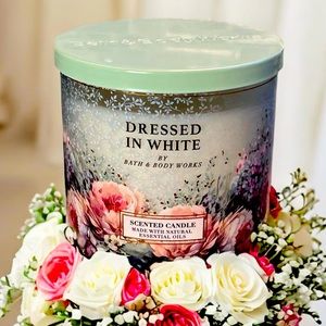 Bath & Body Works Dressed In White Candle